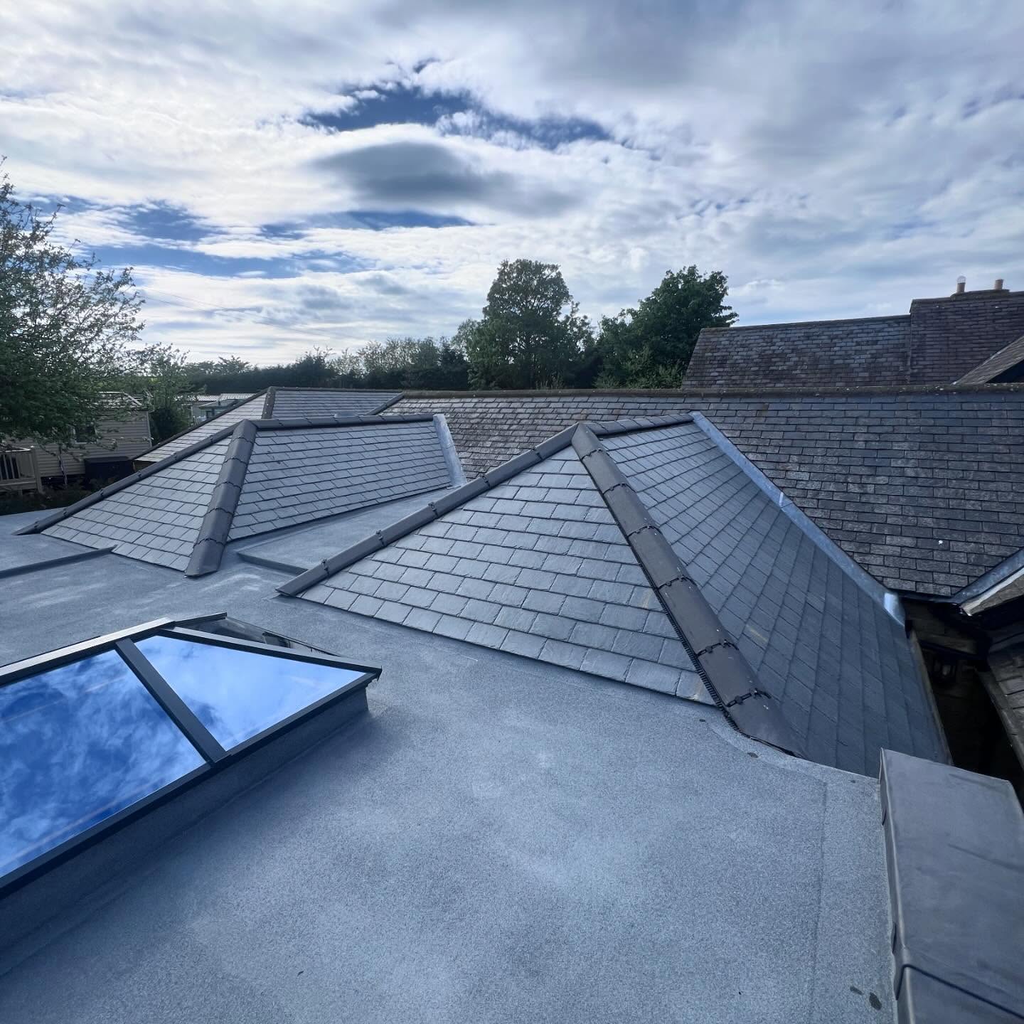 440195933_17974832330695037_2317810154685367409_n Flat and pitched roof